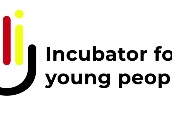 Inkubátor pro mladé lidi Inkubátor je projekt, který navrhuje práci mládeže na základech komunitních projektů v každé zemi a posiluje mladé lidi tím, že jim pomáhá realizovat projekty. Projekt vybuduje schopnost partnerů zapojit se do všech oblastí od místních po evropské a umožní partnerům, kteří jsou v nadnárodní činnosti noví, zažít hodnoty této formy učení.